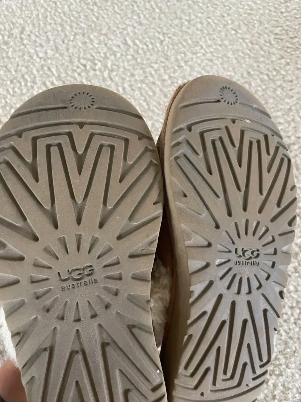 UGG Australia Kids’ Shearling Comfortable Slippers Size 1 Winter Cozy Leather